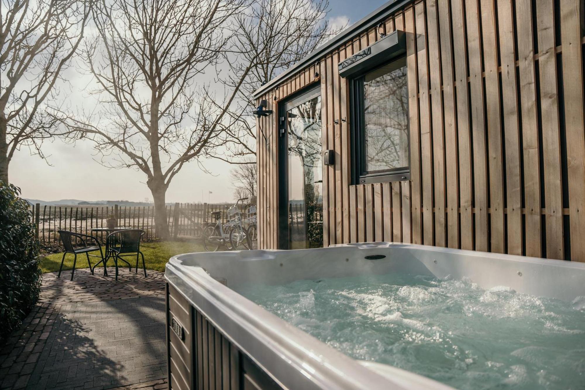 Luxe Tiny House Incl Jacuzzi En Strandhuisje In Zomerseizoen Meliskerke المظهر الخارجي الصورة